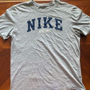 Men’s Nike medium athletic shirt